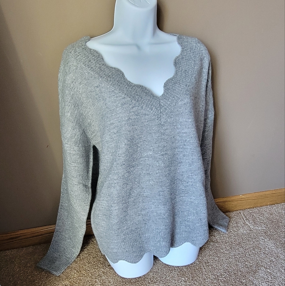 Boutique V-neck Grey Oversized On or Off The Shoulder Sweater Size M/L